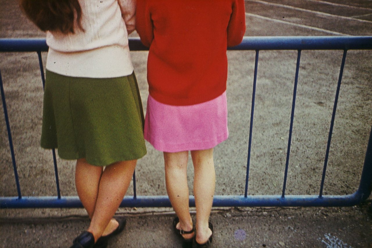 Auf diesem Bild ist das folgende Kunstwerk zu sehen: Boris Mikhailov. Ohne Titel, aus der Serie „Red“. 1968–1975.