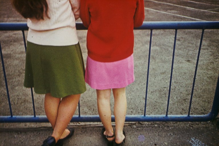 Auf diesem Bild ist das folgende Kunstwerk zu sehen: Boris Mikhailov. Ohne Titel, aus der Serie „Red“. 1968–1975.