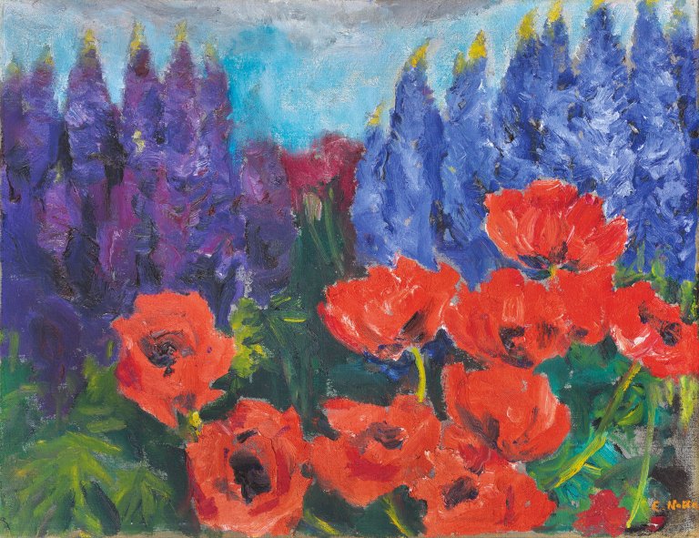 Auf diesem Bild ist das folgende Kunstwerk zu sehen: Emil Nolde. „Mohn und blaue Lupinen“. 1950.