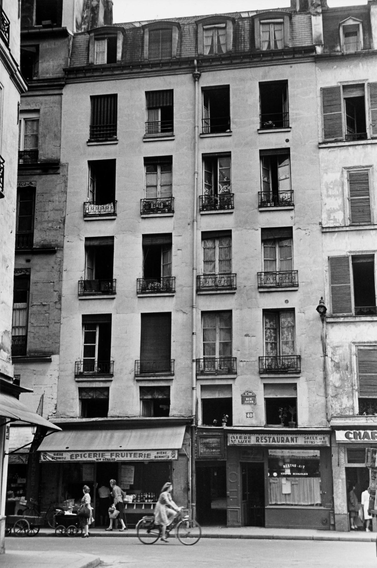 Auf diesem Bild ist das folgende Kunstwerk zu sehen: Ilse Bing. „Paris“. 1947.