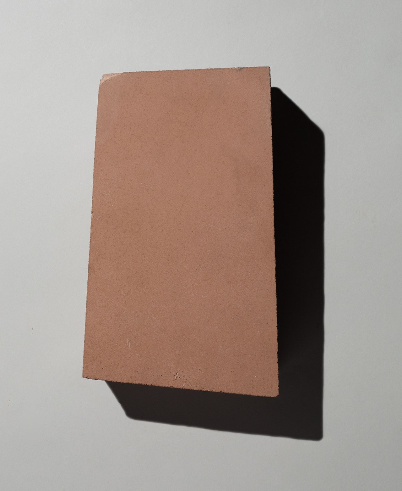 Auf diesem Bild ist das folgende Kunstwerk zu sehen: Imi Knoebel. Betoni. 1990.