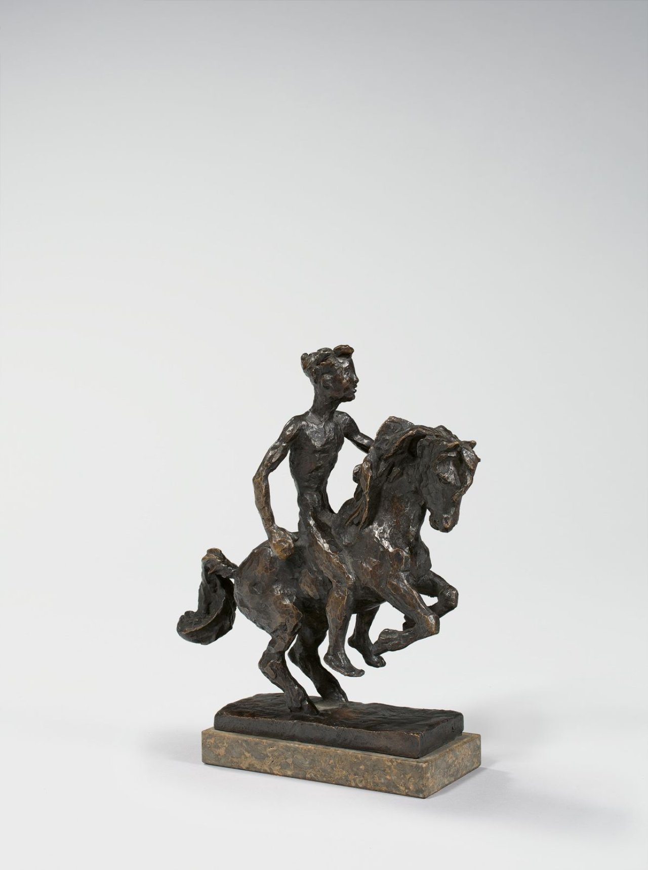 Auf diesem Bild ist das folgende Kunstwerk zu sehen: Renée Sintenis. „Junger Reiter II“. 1935.