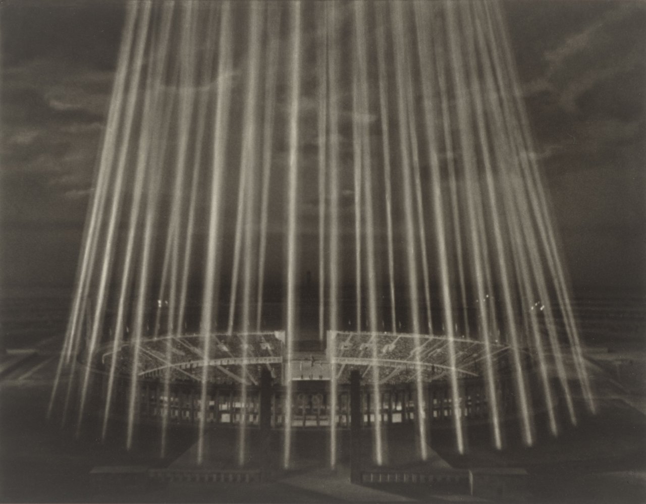 Auf diesem Bild ist das folgende Kunstwerk zu sehen: Leni Riefenstahl. „Ausklang“. 1936.