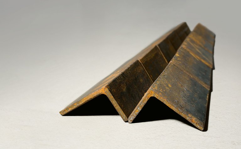 Auf diesem Bild ist das folgende Kunstwerk zu sehen: Carl Andre. „EVALE“. 1994.