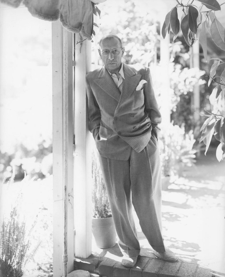 Auf diesem Bild ist das folgende Kunstwerk zu sehen: George Platt Lynes. Igor Stravinsky. 1946.