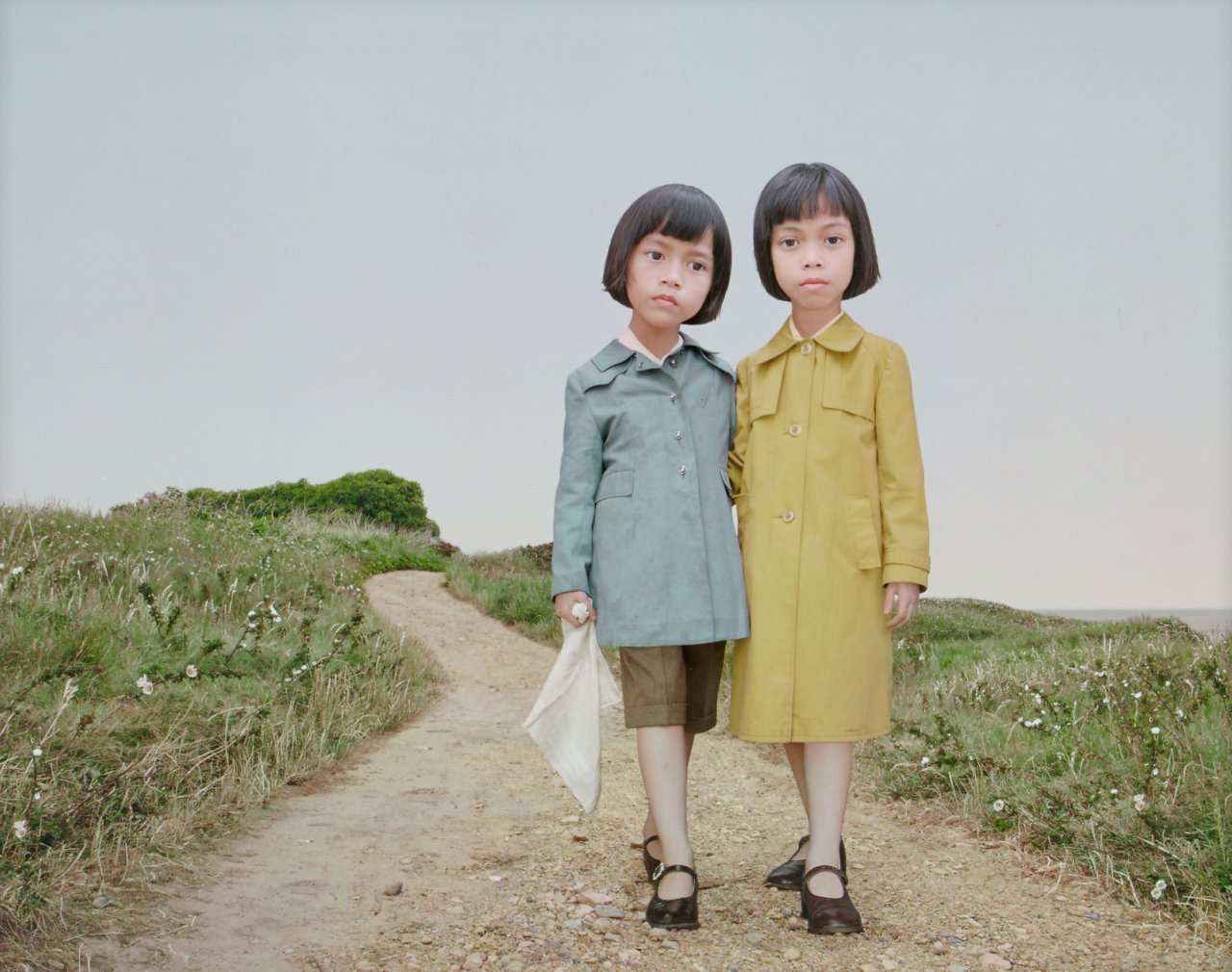 Auf diesem Bild ist das folgende Kunstwerk zu sehen: Loretta Lux. „The Walk“. 2004.