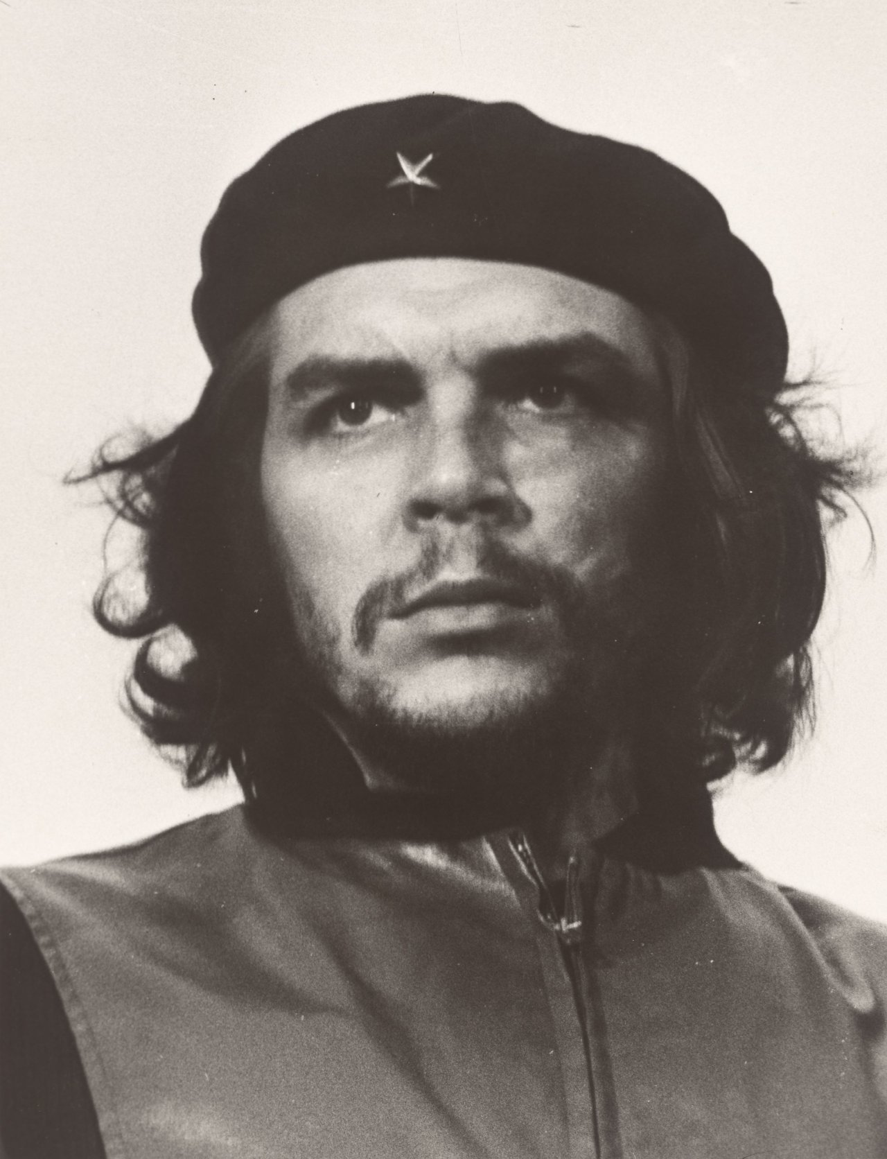 Auf diesem Bild ist das folgende Kunstwerk zu sehen: Alberto Diaz Gutierrez Korda. Che Guevara, Guerrillero Heroico, Cuba. 1960.