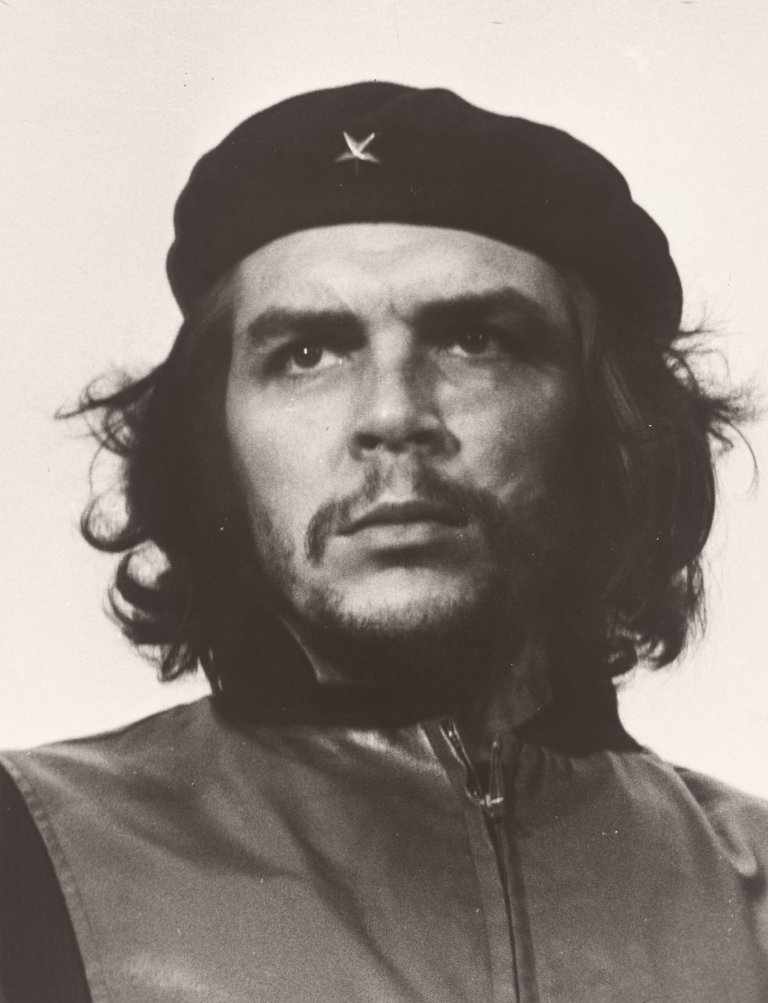 Auf diesem Bild ist das folgende Kunstwerk zu sehen: Alberto Diaz Gutierrez Korda. Che Guevara, Guerrillero Heroico, Cuba. 1960.