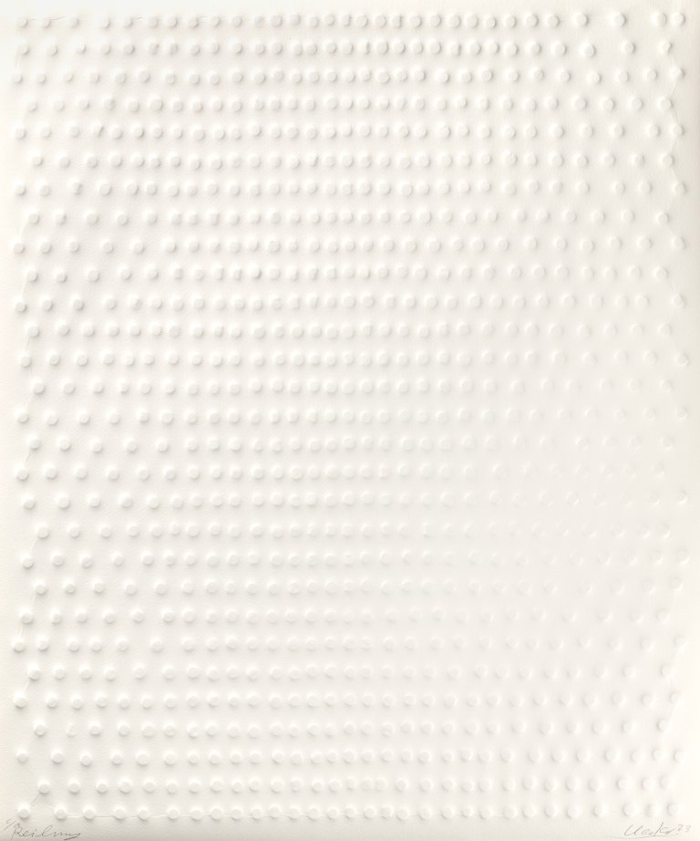 Auf diesem Bild ist das folgende Kunstwerk zu sehen: Günther Uecker. „Reihung“. 1973.