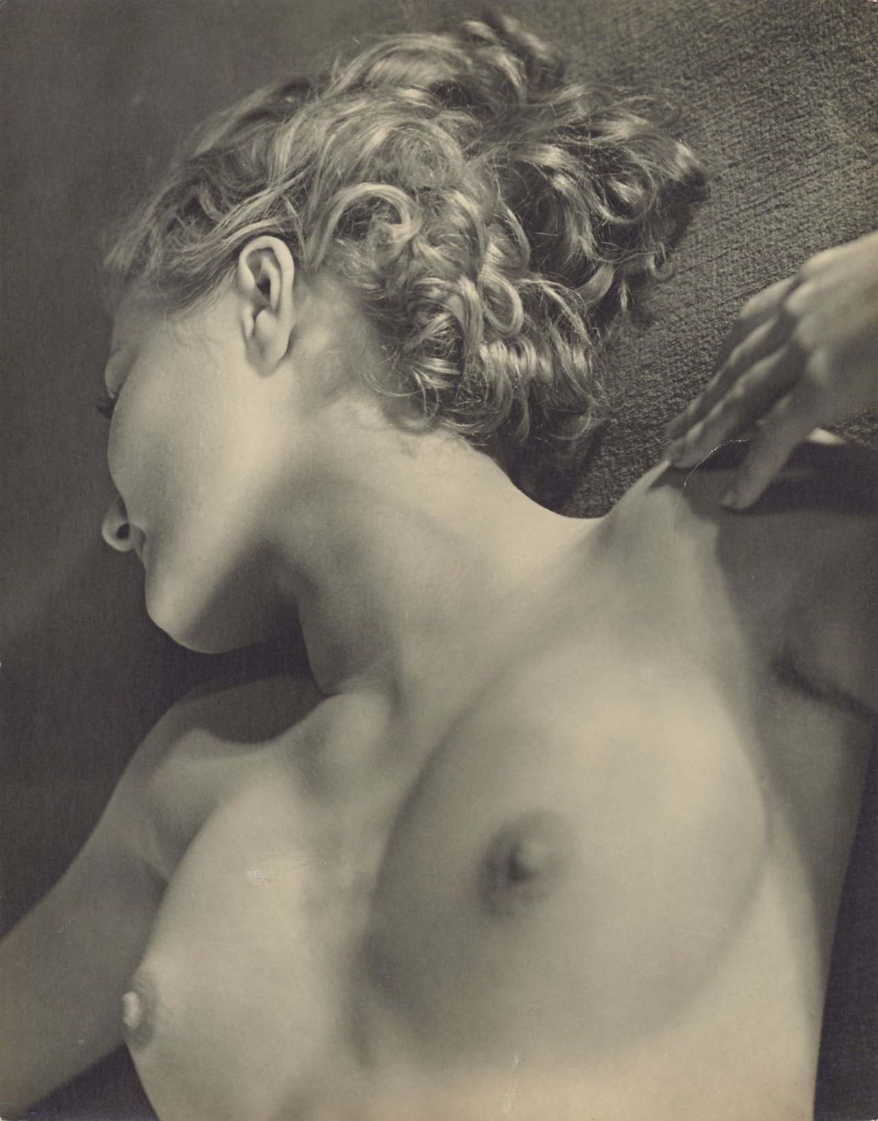 Auf diesem Bild ist das folgende Kunstwerk zu sehen: Sasha Stone (d.i. Aleksander Serge Steinsapir). Akt, aus der Serie „Femmes“. 1933.