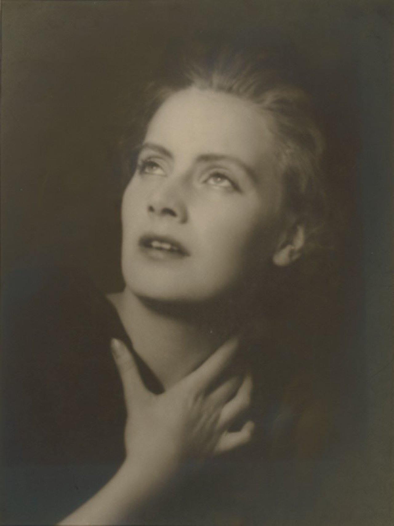Auf diesem Bild ist das folgende Kunstwerk zu sehen: Arnold Genthe. Greta Garbo, New York. 1925.