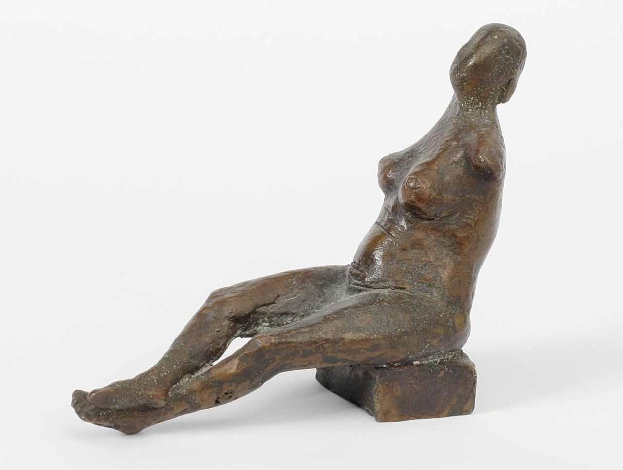 Auf diesem Bild ist das folgende Kunstwerk zu sehen: Waldemar Otto. „Kleiner sitzender weiblicher Torso“. 1966.