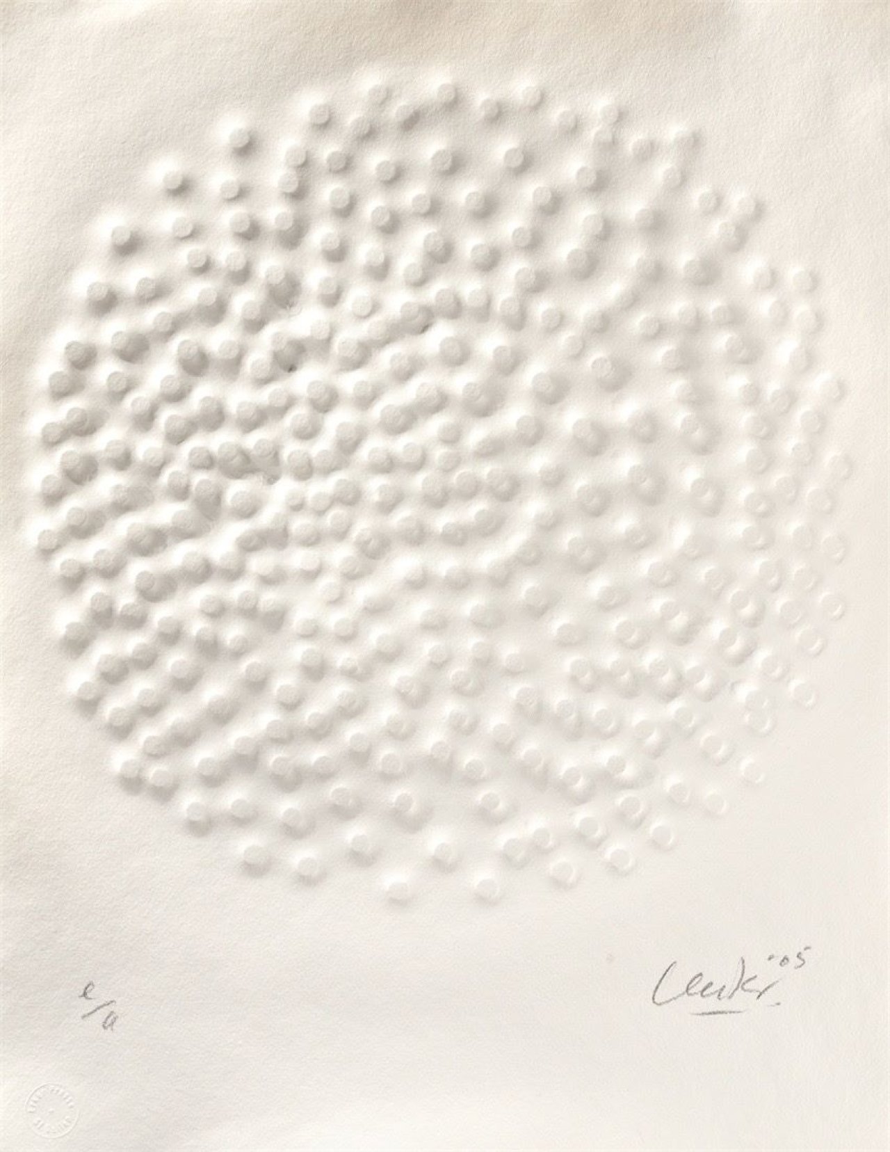 Auf diesem Bild ist das folgende Kunstwerk zu sehen: Günther Uecker. Ohne Titel. 2005.