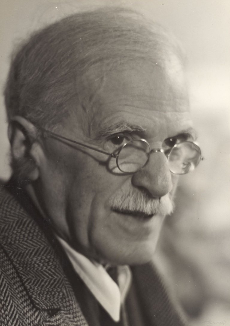 Auf diesem Bild ist das folgende Kunstwerk zu sehen: Lotte Jacobi. „Alfred Stieglitz“, New York. 1938.