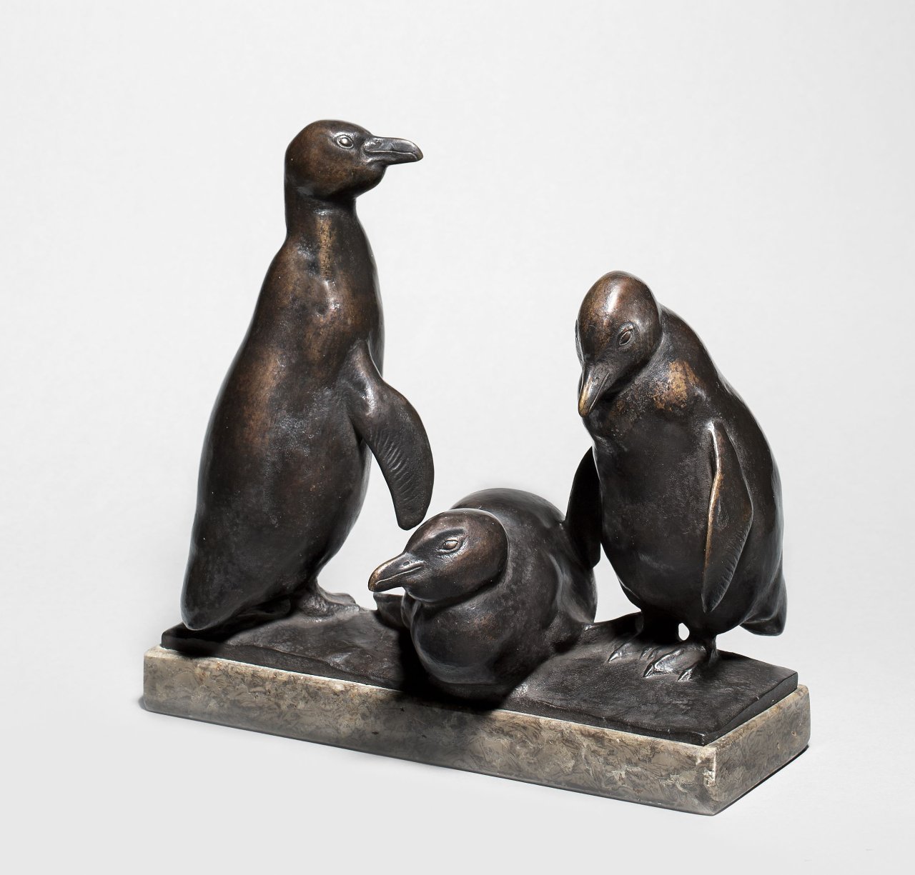 This picture shows the following artwork: August Gaul. ”Drei Pinguine”. 1903/1911.