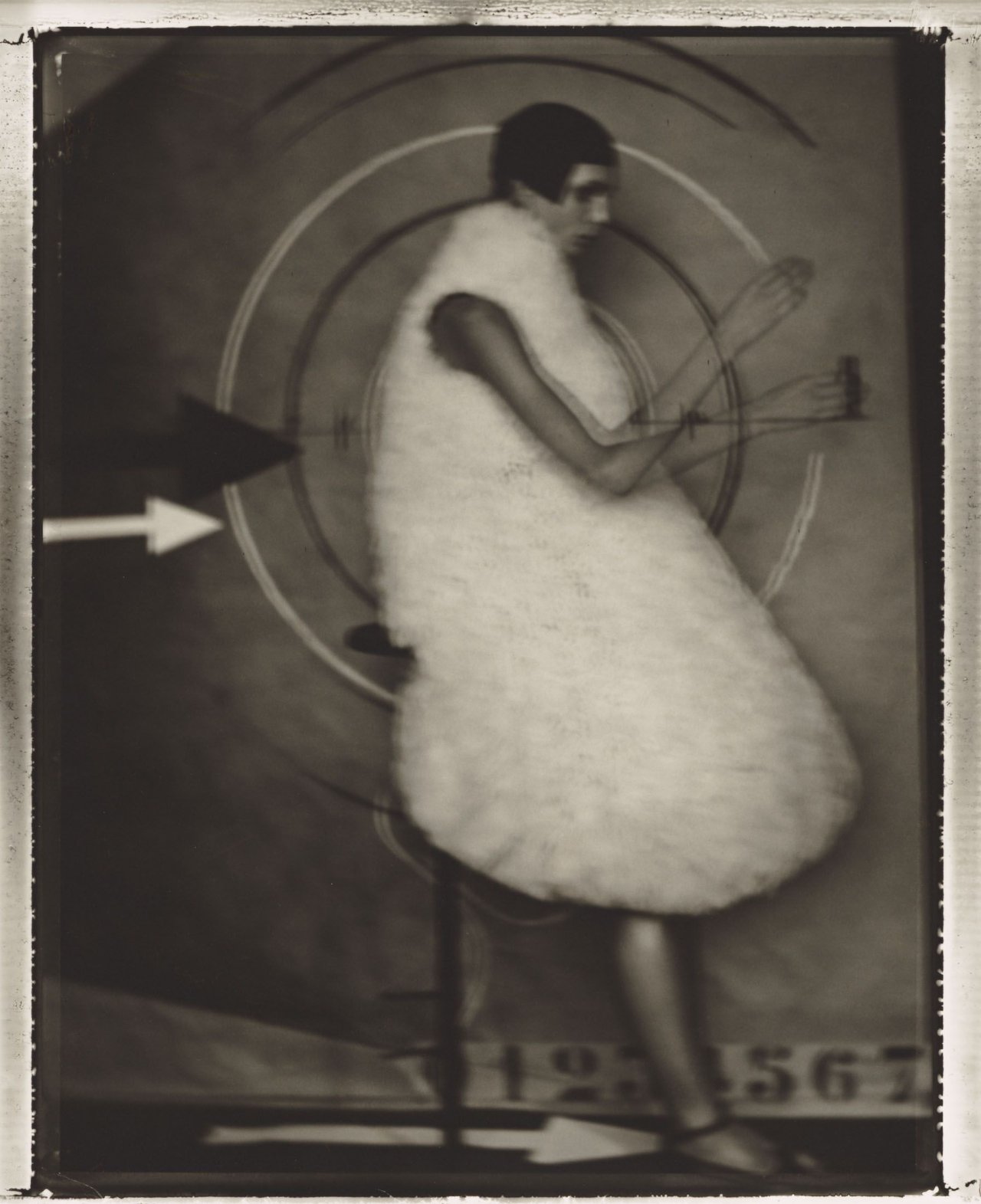 Auf diesem Bild ist das folgende Kunstwerk zu sehen: Sarah Moon (d.i. Hadengue, Marielle). „The Clock“. 1999.