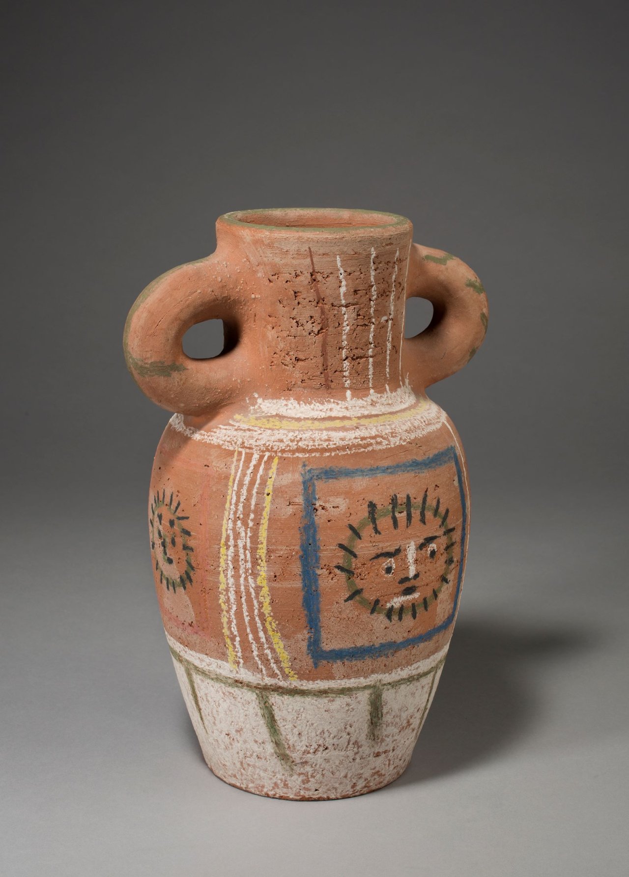 This picture shows the following artwork: Pablo Picasso. „Vase with pastel decoration“. 1953.