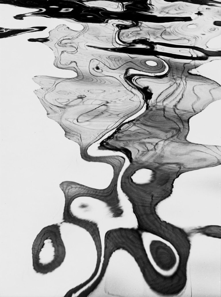 Auf diesem Bild ist das folgende Kunstwerk zu sehen: Siegfried Lauterwasser. Ohne Titel (Wasserspiegelung). 1940er–1950er Jahre.