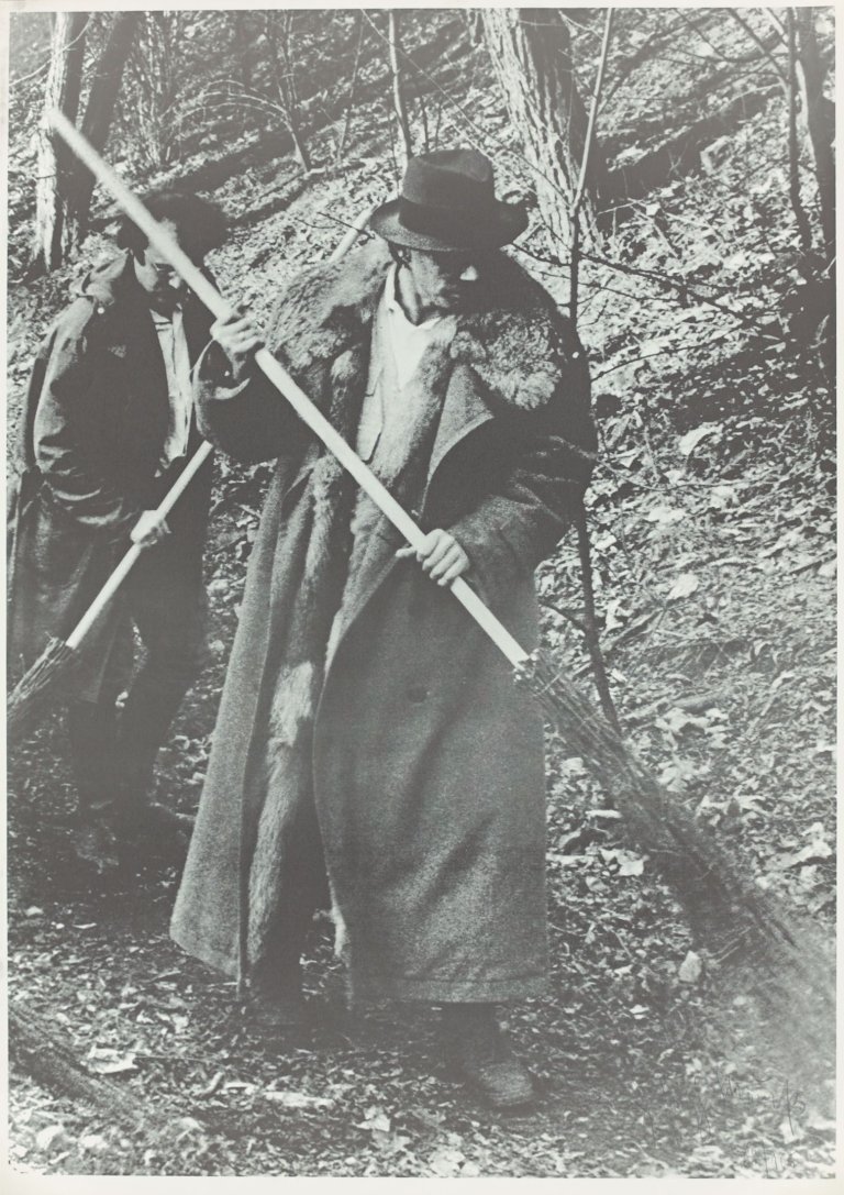 Auf diesem Bild ist das folgende Kunstwerk zu sehen: Joseph Beuys. Ohne Titel. 1972.
