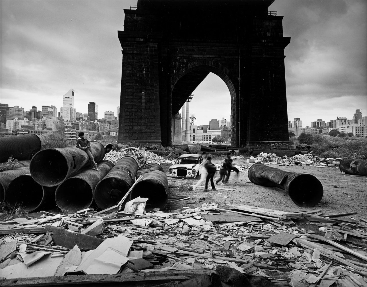 Auf diesem Bild ist das folgende Kunstwerk zu sehen: Thomas Lüttge. „Manhattan Gate“. 1983.