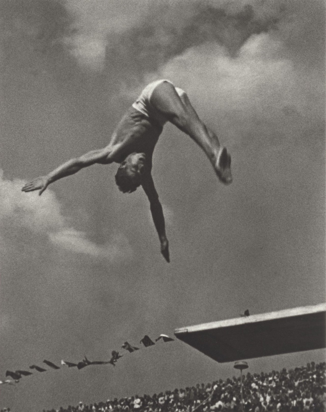 Auf diesem Bild ist das folgende Kunstwerk zu sehen: Leni Riefenstahl. „Der Turmspringer“. 1936.