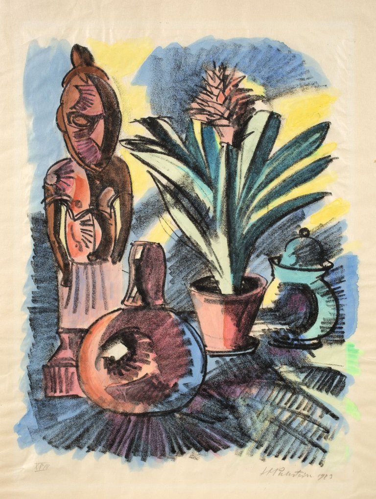 Auf diesem Bild ist das folgende Kunstwerk zu sehen: Max Pechstein. „Stilleben mit Holzfigur und Amaryllis“. 1923.