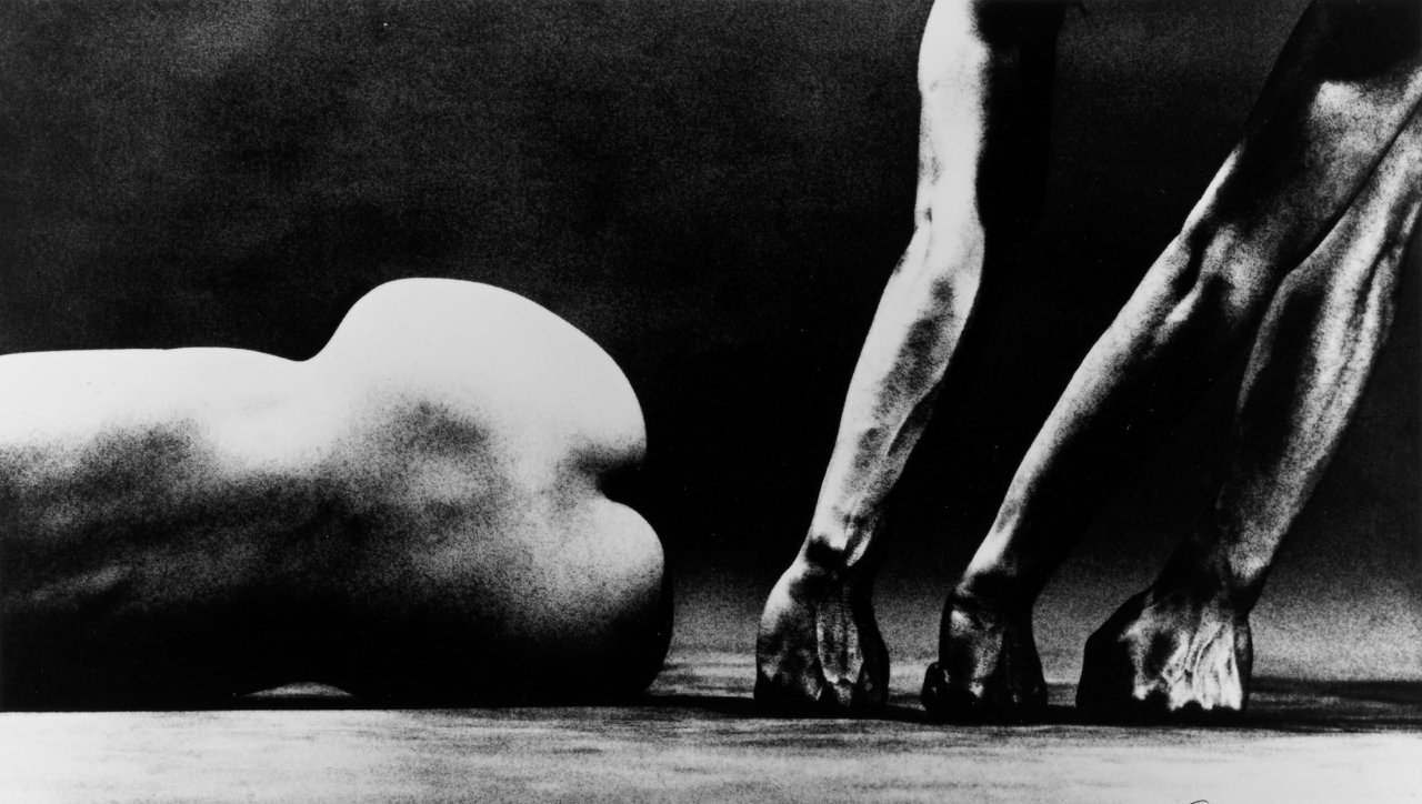 Auf diesem Bild ist das folgende Kunstwerk zu sehen: Eikoh Hosoe. Man and Woman #24. 1960.