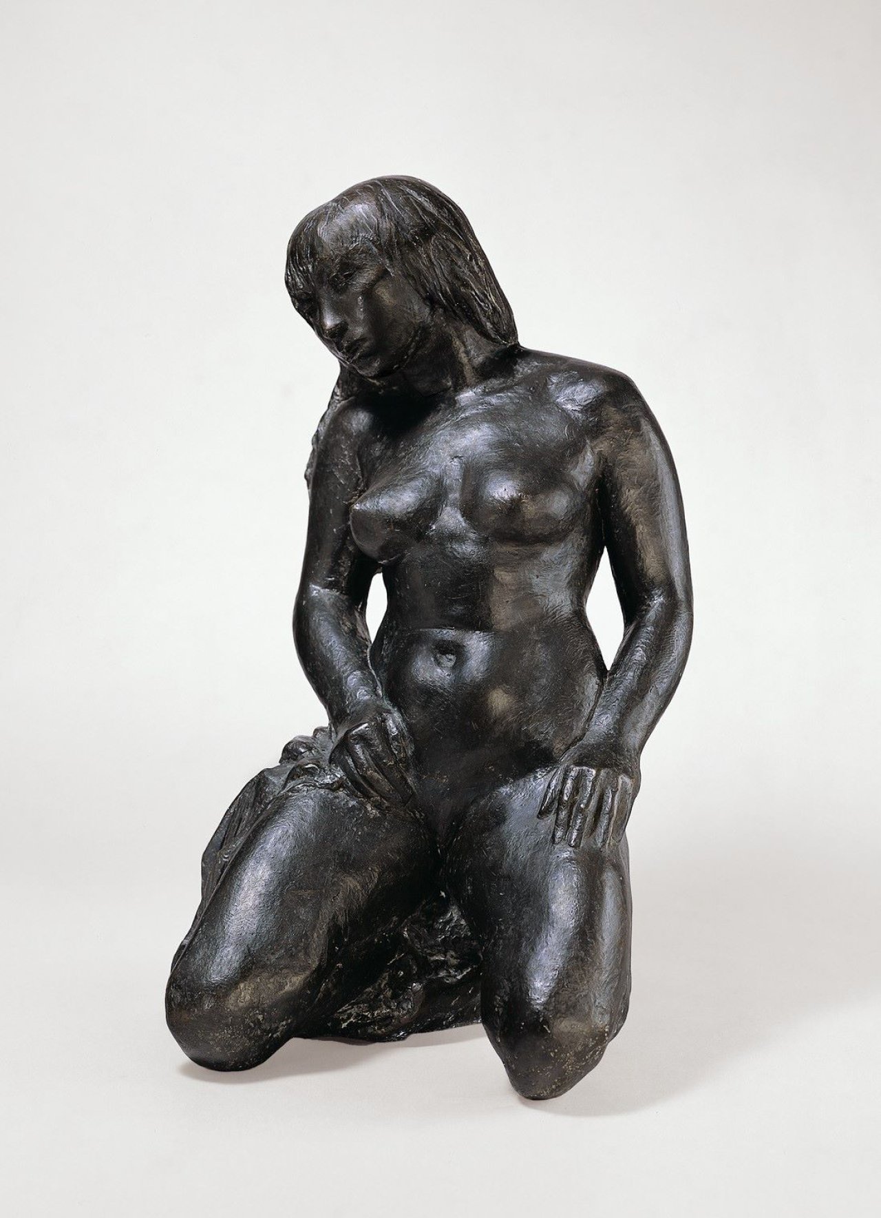 Auf diesem Bild ist das folgende Kunstwerk zu sehen: Waldemar Grzimek. „Kniende“. 1976.