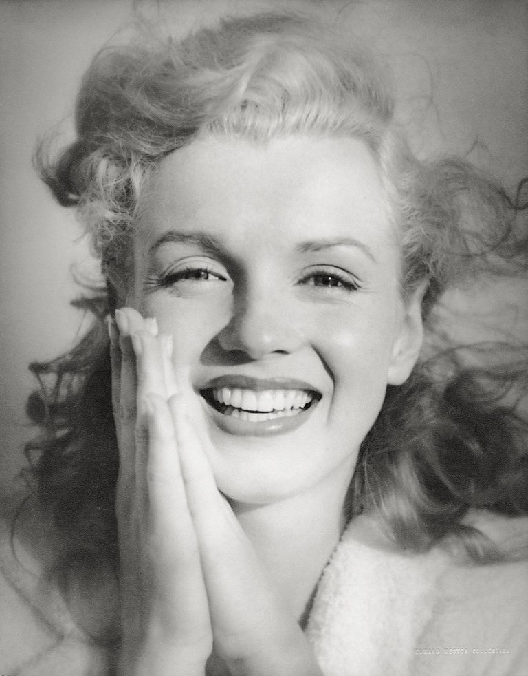 Auf diesem Bild ist das folgende Kunstwerk zu sehen: André de Dienes. Marilyn Monroe, Tobey Beach, Long Island. 1949.