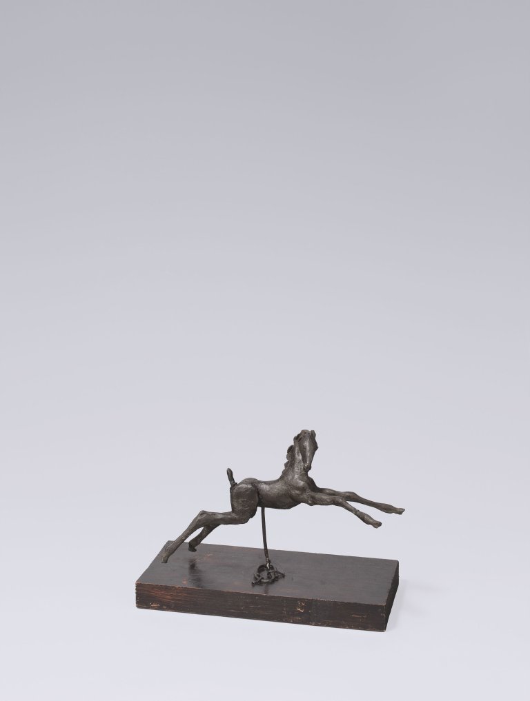Auf diesem Bild ist das folgende Kunstwerk zu sehen: Renée Sintenis. „Mutwilliges Fohlen“ (Entwurf). (Vor) 1925.