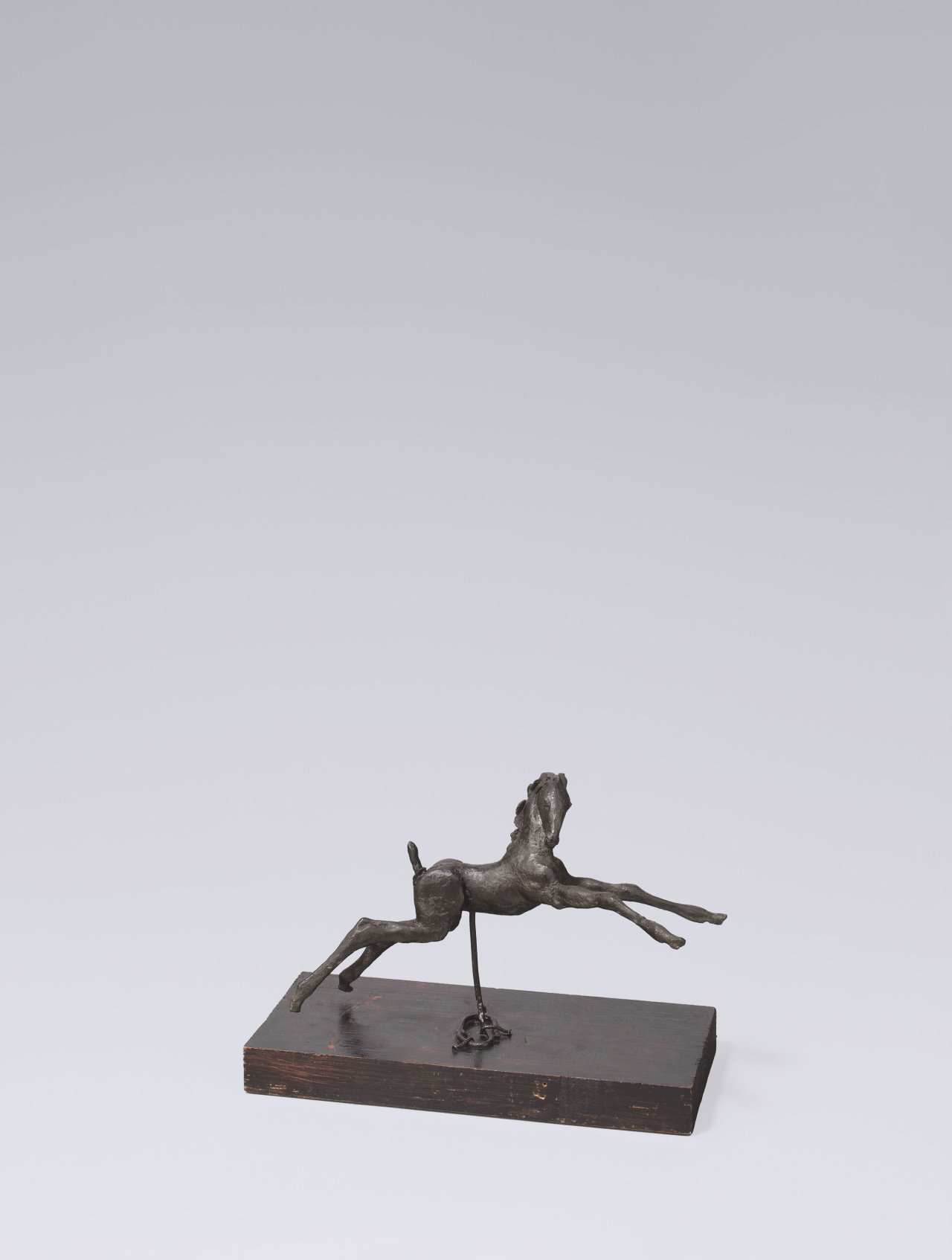 Auf diesem Bild ist das folgende Kunstwerk zu sehen: Renée Sintenis. „Mutwilliges Fohlen“ (Entwurf). (Vor) 1925.