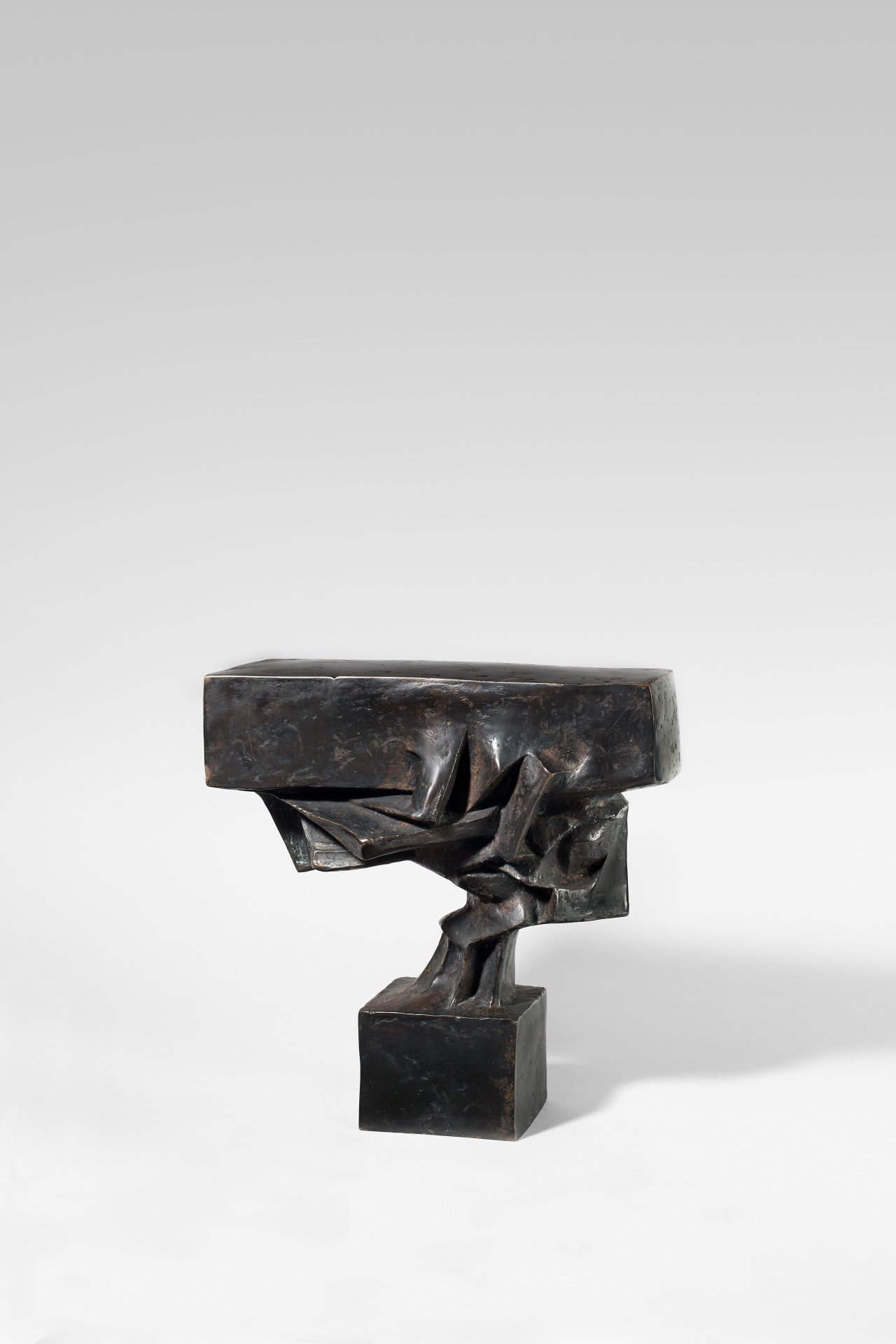 This picture shows the following artwork: Fritz Koenig. ”Karyatide II”. 1965.