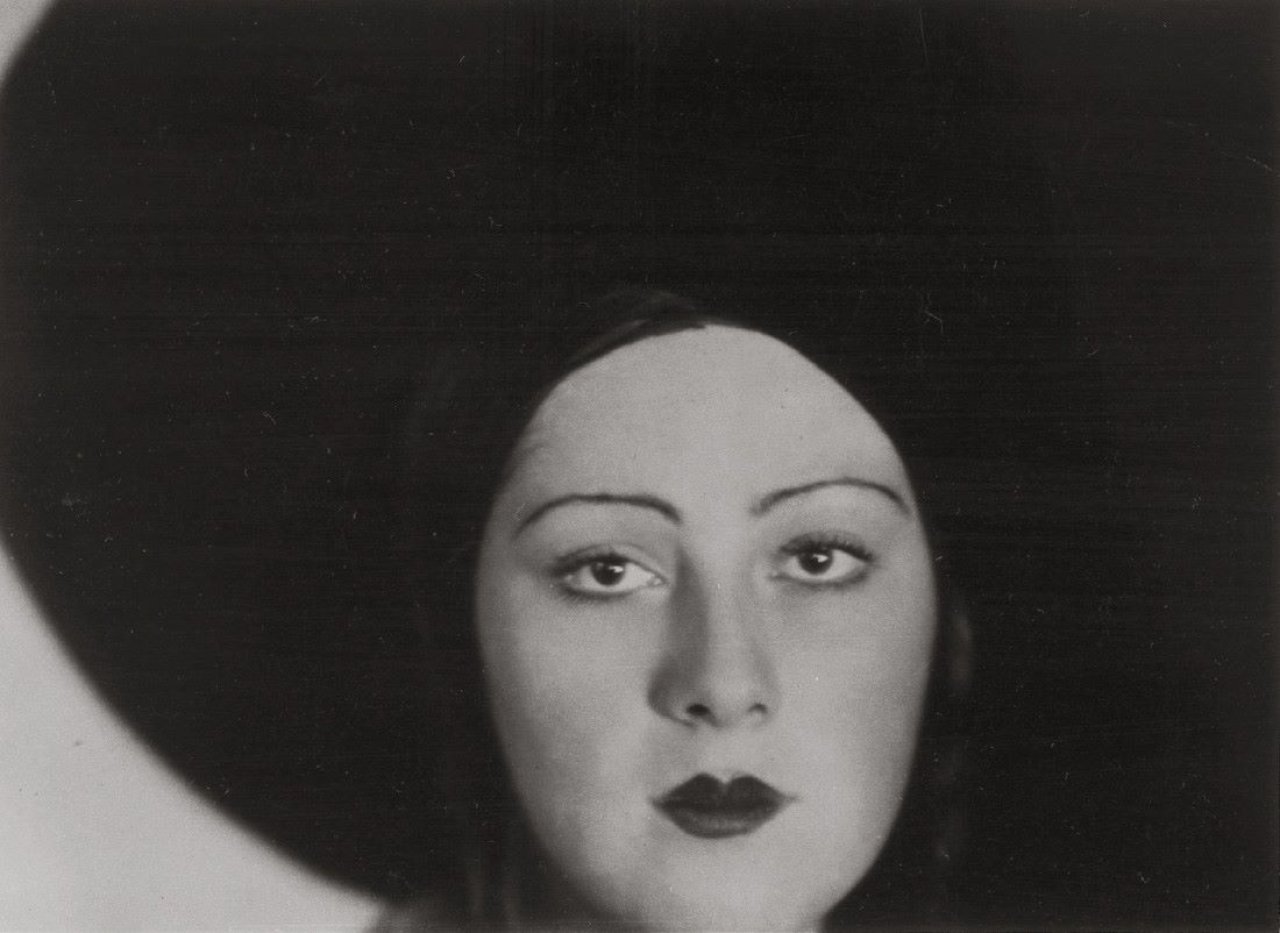 Auf diesem Bild ist das folgende Kunstwerk zu sehen: Lotte Jacobi. „Head of a Dancer“. 1929.