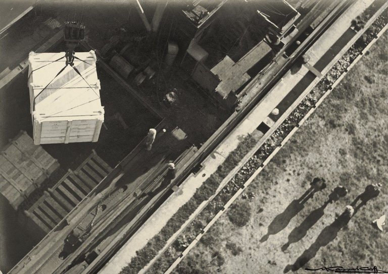Auf diesem Bild ist das folgende Kunstwerk zu sehen: Nikolaï Kossikoff. Ohne Titel (Seehafen Gent). 1930er Jahre .