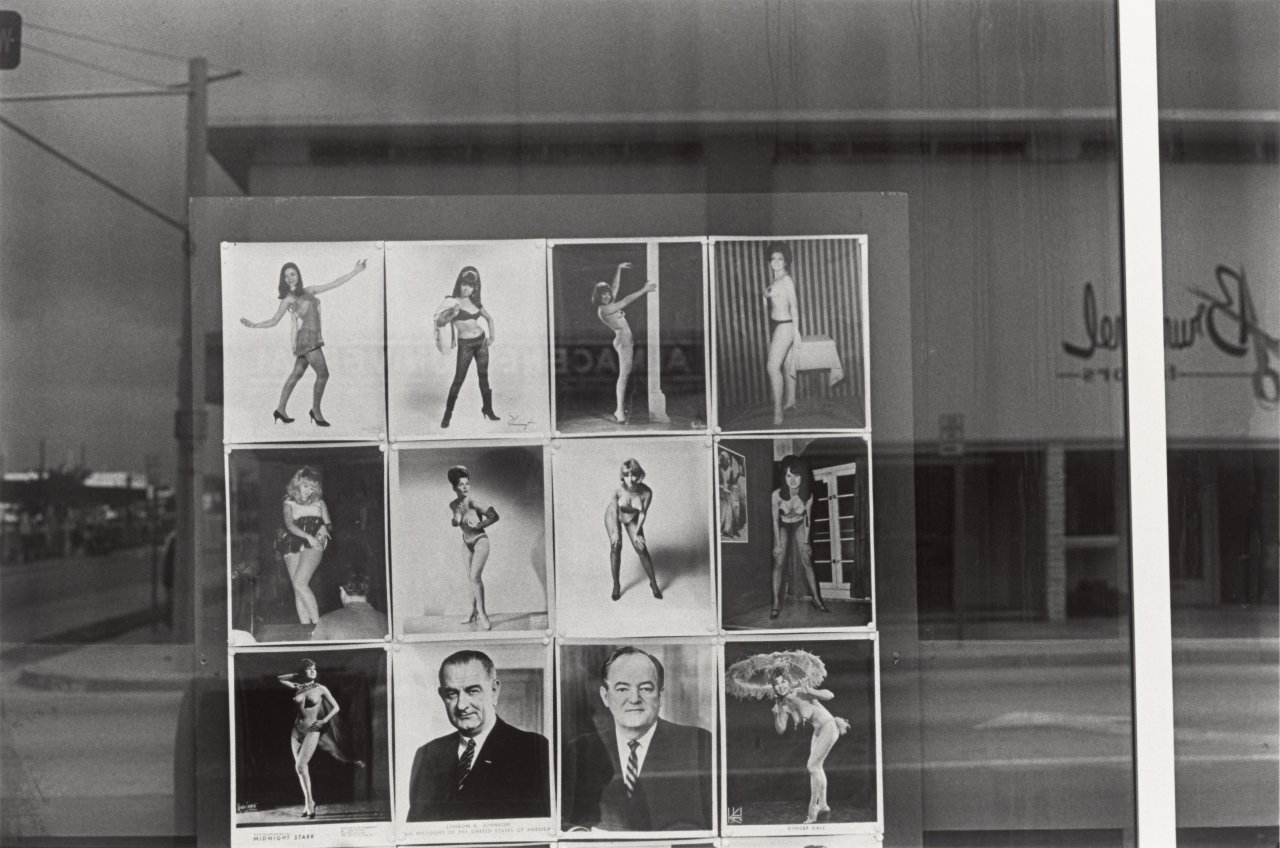 Auf diesem Bild ist das folgende Kunstwerk zu sehen: Lee Friedlander. „Tampa“. 1970.