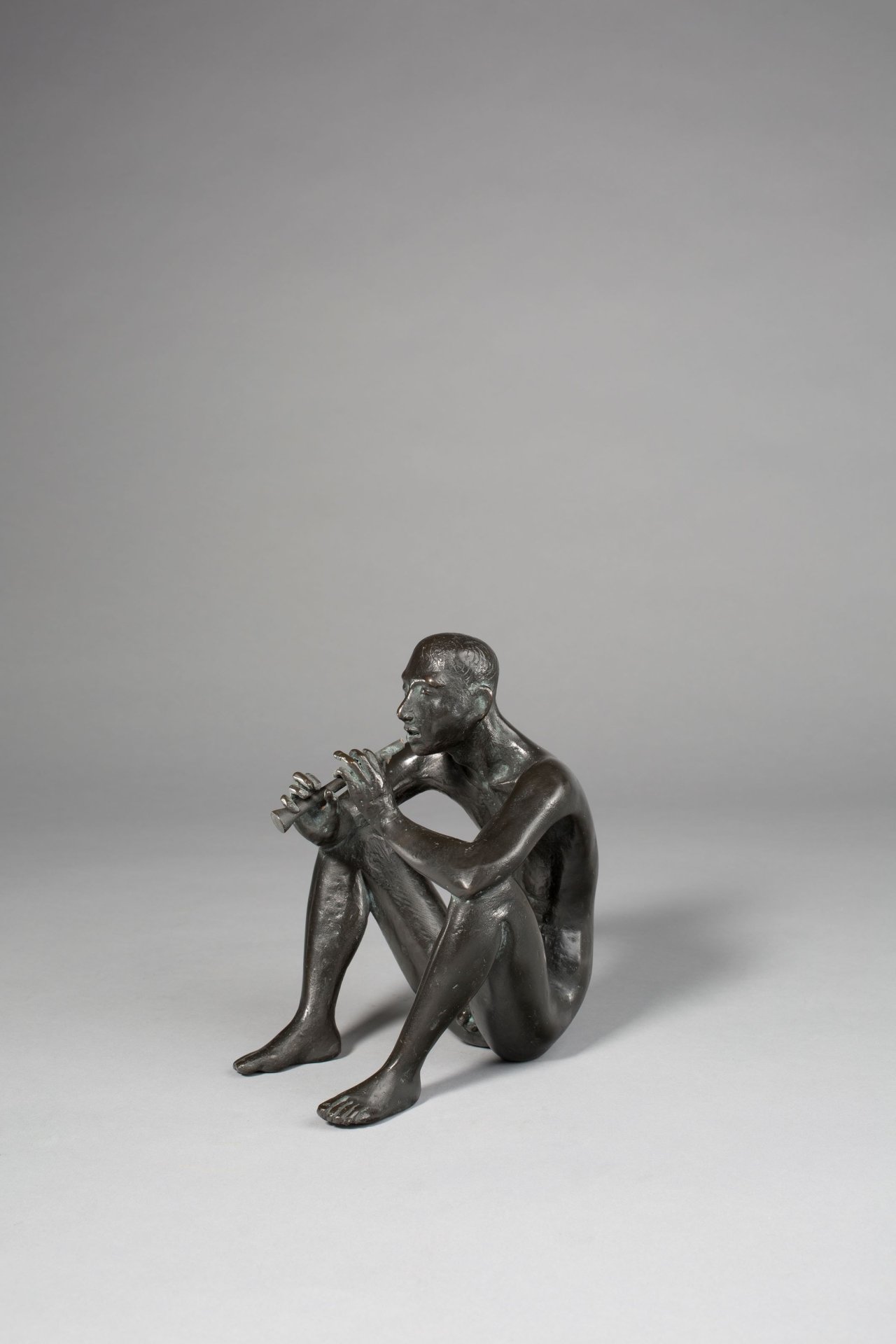 Auf diesem Bild ist das folgende Kunstwerk zu sehen: Karl-Heinz Krause. „Flötenspieler“. 1977.