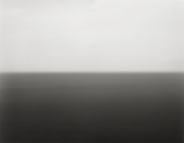 Auf diesem Bild ist das folgende Kunstwerk zu sehen: Hiroshi Sugimoto. „Sea of Galilee, Golan“. 1992.