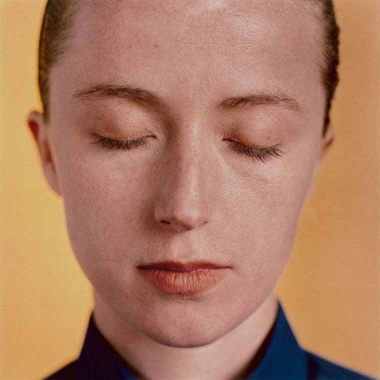 Auf diesem Bild ist das folgende Kunstwerk zu sehen: Abe Frajndlich. „Cindy Sherman, New York City“. 1987.
