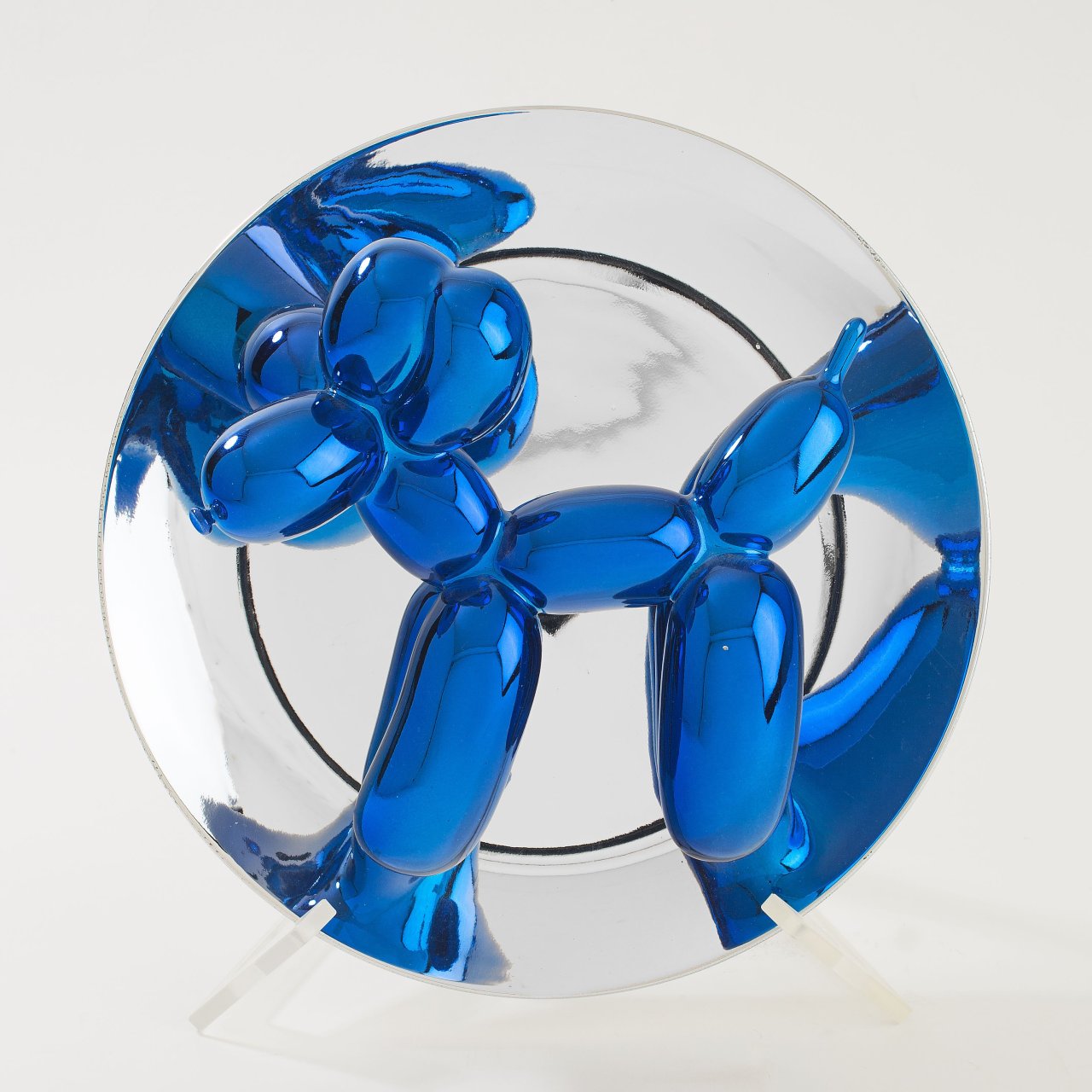Auf diesem Bild ist das folgende Kunstwerk zu sehen: Jeff Koons. „BALLOON DOG (BLUE)“. 2015.