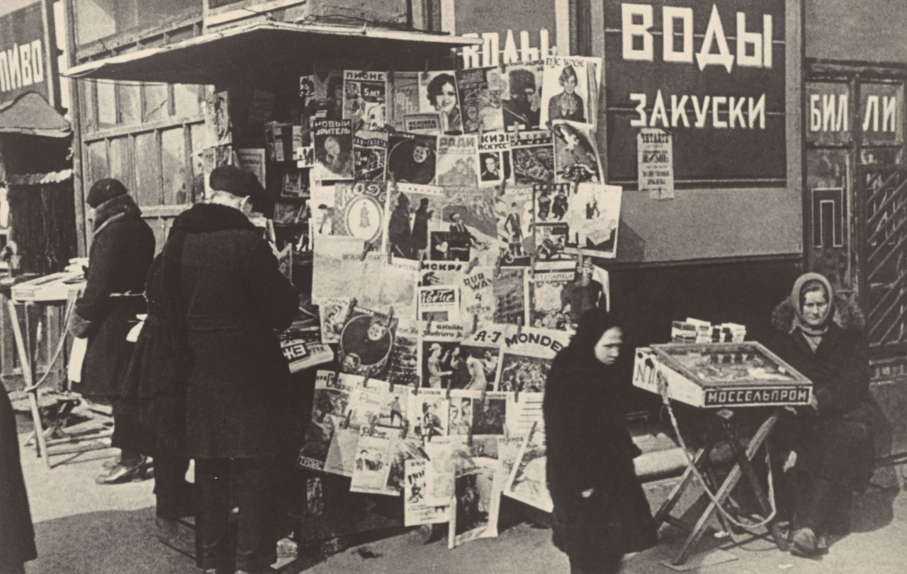 Auf diesem Bild ist das folgende Kunstwerk zu sehen: Alexander  Rodchenko. Kiosk. 1928.