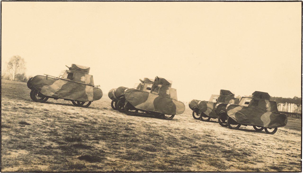 Auf diesem Bild ist das folgende Kunstwerk zu sehen: Margaret Bourke-White. German VW's made to look like Tanks. 1932.