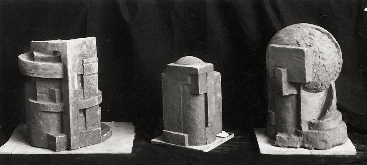 Auf diesem Bild ist das folgende Kunstwerk zu sehen:  Vkhutemas Werkstätten. Volumen-Raum-Modelle. 1920er Jahre.