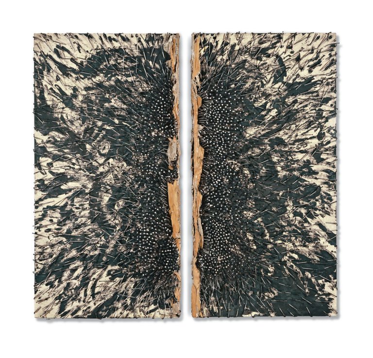 Auf diesem Bild ist das folgende Kunstwerk zu sehen: Günther Uecker. „Gespaltenes Feld“. 1987.