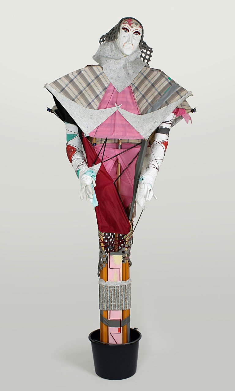 Auf diesem Bild ist das folgende Kunstwerk zu sehen: Markus Selg. Gute Holzaugenseele. 2000.