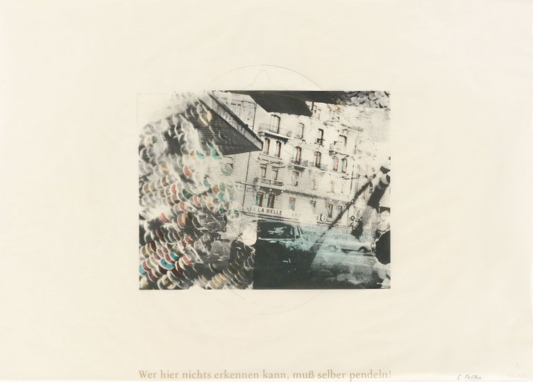Auf diesem Bild ist das folgende Kunstwerk zu sehen: Sigmar Polke. „Häuserfront (Wer hier nichts erkennen kann, muss selber pendeln)“. 1973.