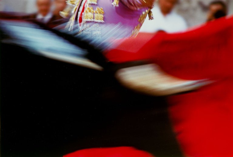 Auf diesem Bild ist das folgende Kunstwerk zu sehen: Lucien Clergue. „Tauromachie XV“. 1987.