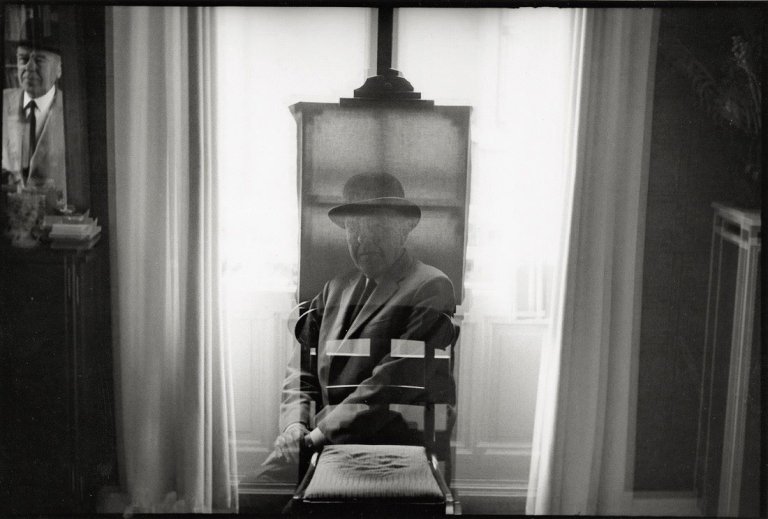 Auf diesem Bild ist das folgende Kunstwerk zu sehen: Duane Michals. „Rene Magritte“. 1965.