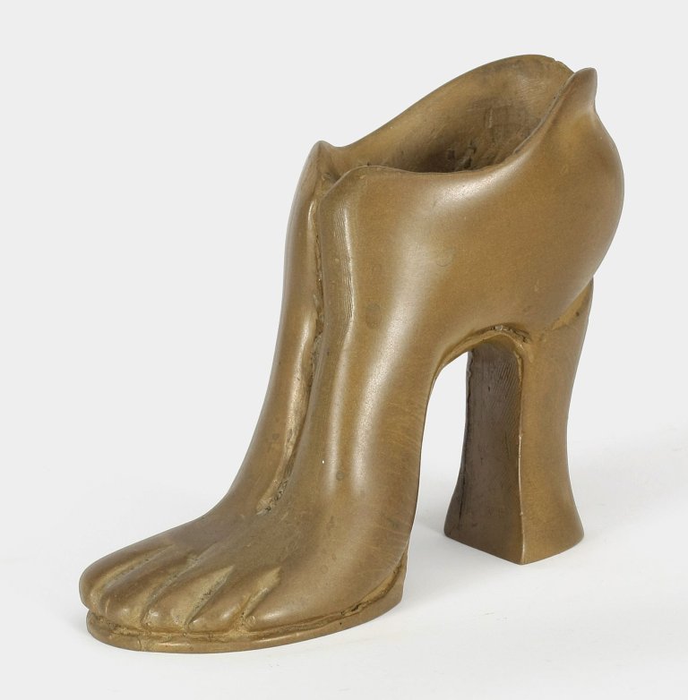 Auf diesem Bild ist das folgende Kunstwerk zu sehen: Jürgen Klauke. Fußschuh. 1977.