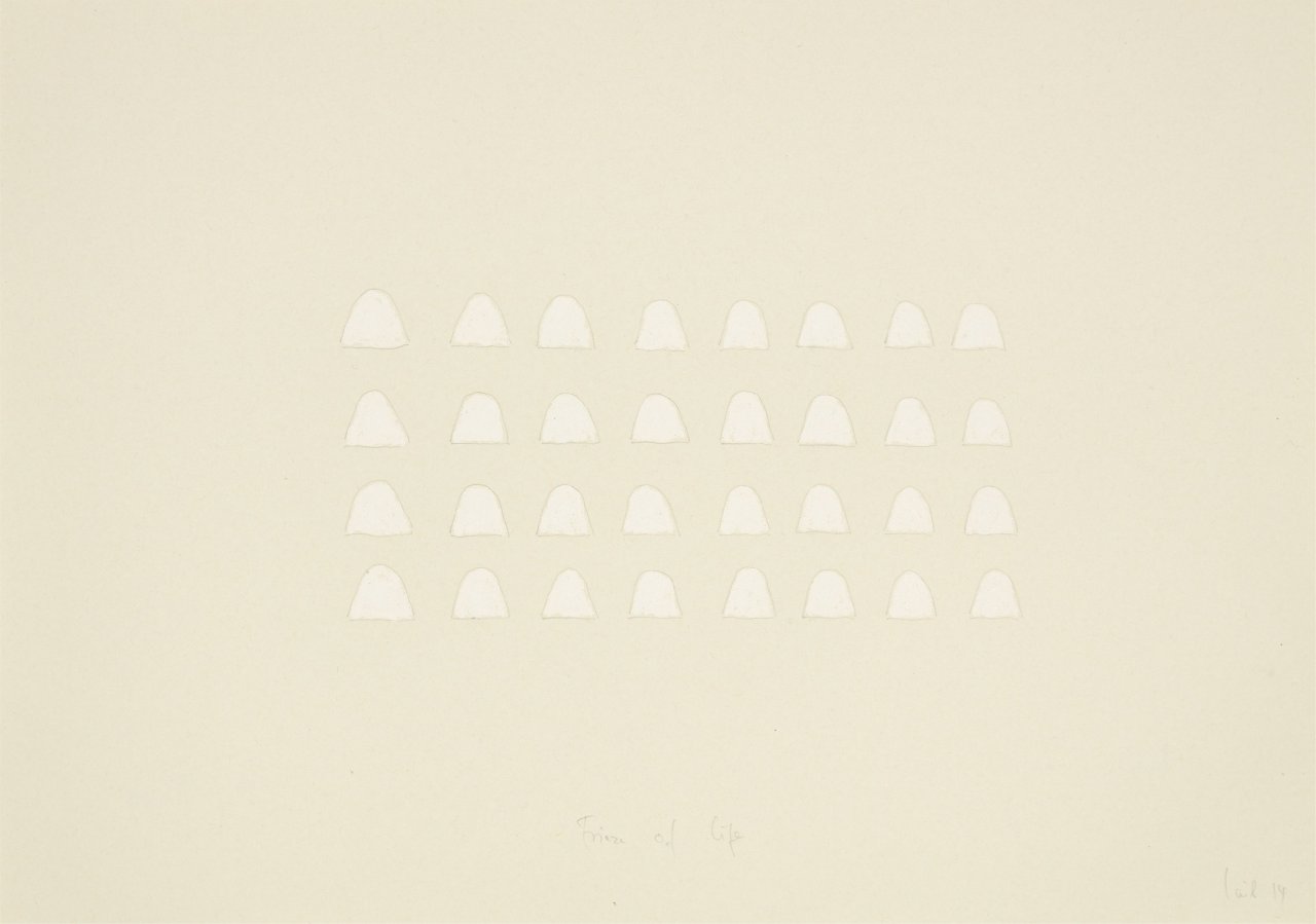 Auf diesem Bild ist das folgende Kunstwerk zu sehen: Wolfgang Laib. „Frieze of Life“. 2014.