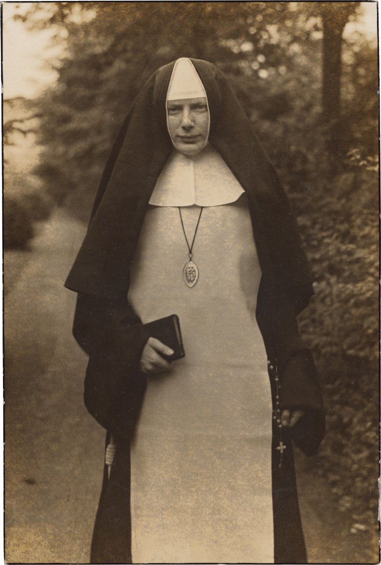 This picture shows the following artwork: August Sander. Sister Aquina-Maria. Municipal orphanage, Cologne-Sülz. 1930.